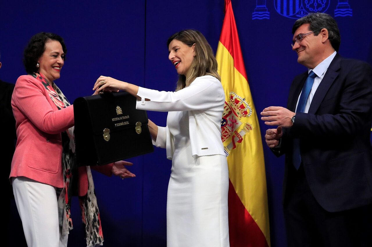 Magdalena Valerio, Yolanda Díaz y José Luis Escrivá, hace unas semanas, en el acto de traspaso de carteras a los nuevos ministros. | EFE