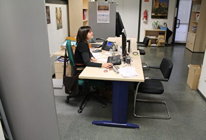 La presencia de mujeres en la Administración autonómica es de un 70% frente a un 30% en la estatal, según un estudio | Europa Press