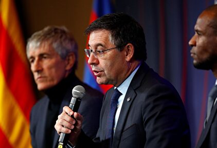 Josep María Bartomeu, durante la presentación de Quique Setién como nuevo entrenador del Barcelona. | EFE