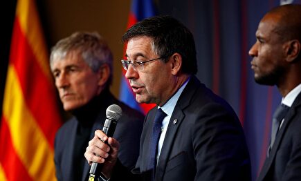 Josep María Bartomeu, durante la presentación de Quique Setién como nuevo entrenador del Barcelona. | EFE