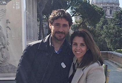 Víctor, junto a su esposa | Instagram