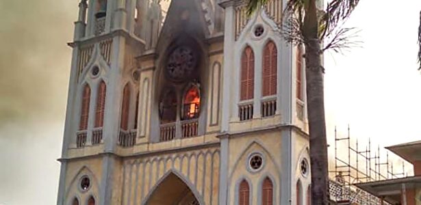 Incendio en la Catedral de Malabo | EFE