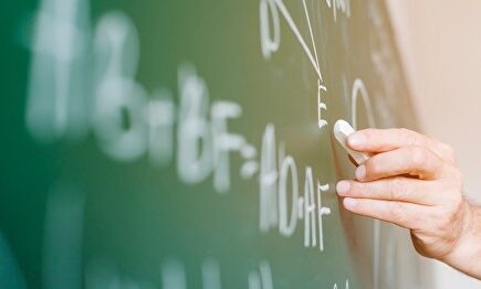 Profesor, docente, pizarra | JUNTA DE EXTREMADURA