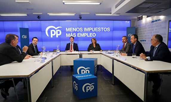 Reunión de los consejeros con García Egea. | EFE