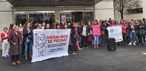 Las matronas protestan contra del cierre del paritorio de Verín | Europa Press