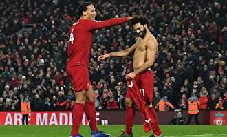 El Liverpool gana 2-0 al United y sentencia la Premier