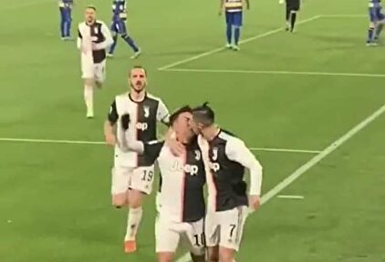 El beso en la boca entre Cristiano y Dybala que se hace viral
