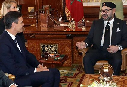 El Rey de Marruecos, junto a Pedro Sánchez y Fernando Grande Marlaska. | EFE