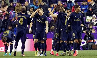Los jugadores del Real Madrid celebran el gol de Nacho en Zorrilla. | EFE