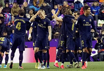 Los jugadores del Real Madrid celebran el gol de Nacho en Zorrilla. | EFE
