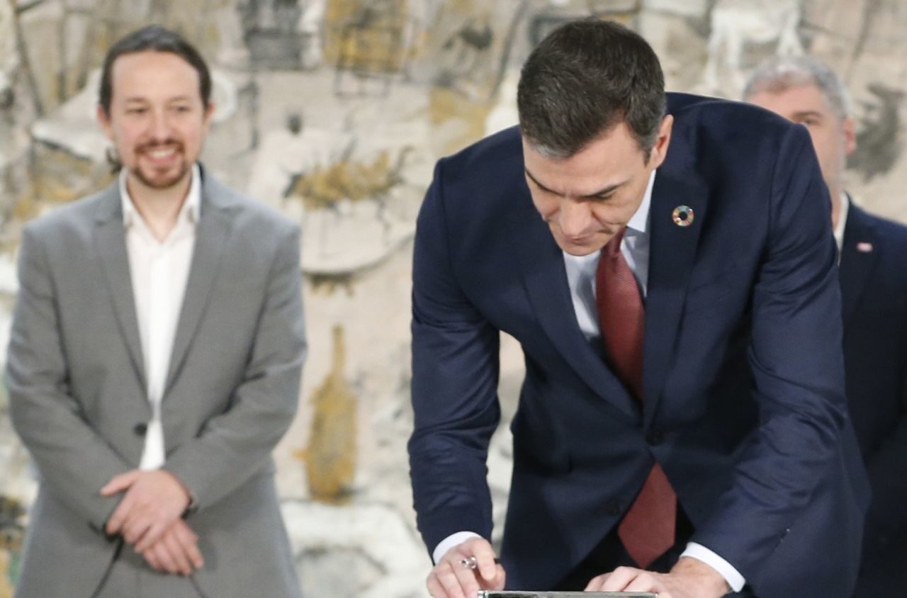 Pedro Sánchez (der.) y Pablo Iglesias | EFE