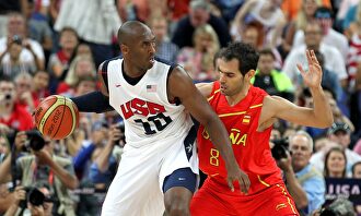 Kobe Bryant, ante José Manuel Calderón en la final olímpica de Londres 2012. | Cordon Press/Archivo