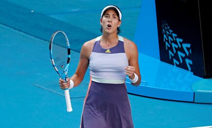 Garbiñe Muguruza celebra su victoria ante Simona Halep. | EFE