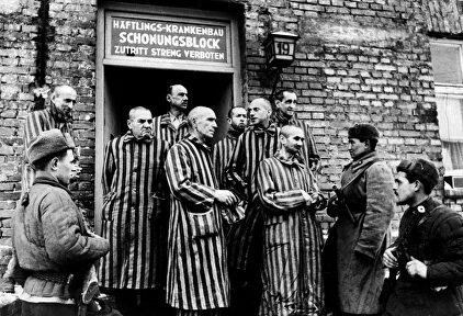 1945, soldados rusos en el hospital de Auschwitz | Cordon Press