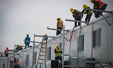 Decenas de obreros construyen el hospital para contagiados por el coronavirus (China) | Cordon Press