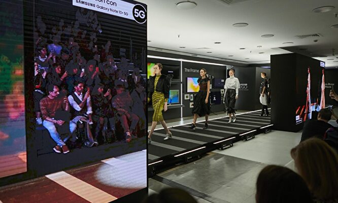 Samsung realiza el primer desfile 5G en España | Europa Press