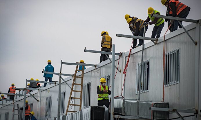 Decenas de obreros construyen el hospital para contagiados por el coronavirus (China) | Cordon Press