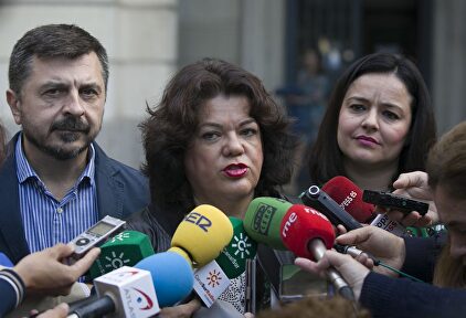 La actual alcaldesa de Huévar, María José Moreno (PP), comparece tras denunciar la compra de votos del PSOE | Europa Press