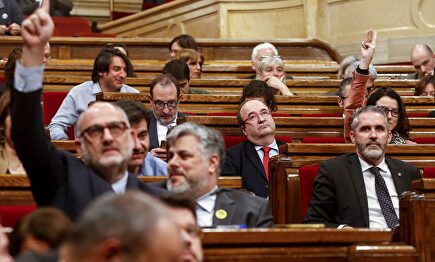 Los diputados catalanes votan a favor del recurso de Torra ante el Supremo | EFE