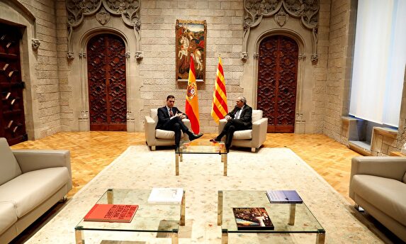 Sánchez y Torra, durante su encuentro. | EFE