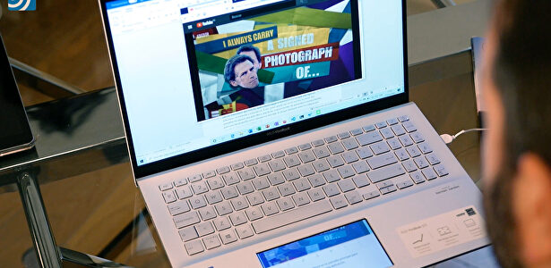 Asus VivoBook S15: ¿merece la pena tener una segunda pantalla en el trackpad?