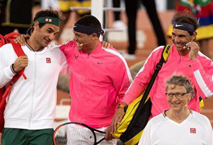 Rafa Nadal y Roger Federer, con Bill Gates y el cómico sudafricano Trevor Noah. | EFE