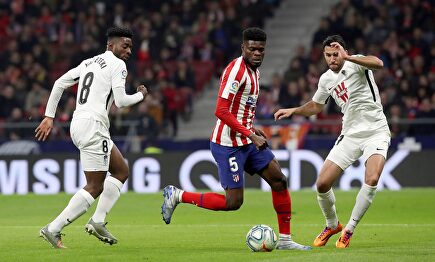 Thomas Partey ante el Granada. | EFE