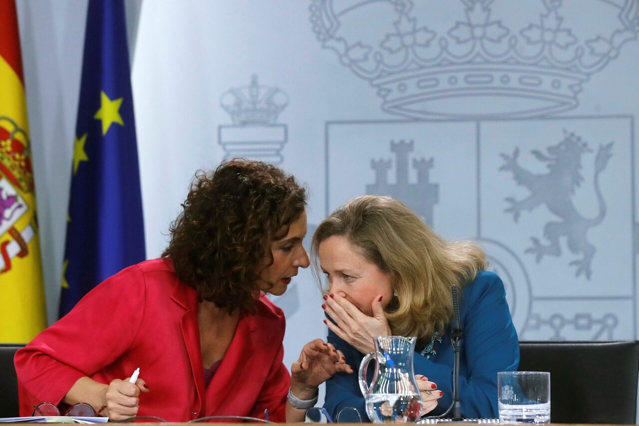Nadia Calviño y María Jesús Montero, este martes | EFE