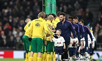 Saltar junto a los jugadores, un privilegio demasiado caro para los niños | EFE