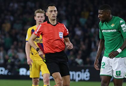 El árbitro Sánchez Martínez, durante el Betis-Barcelona. | Cordon Press