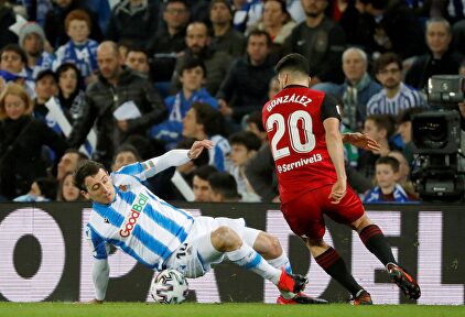 Lance del partido de ida de semifinales entre Real Sociedad y Mirandés. | EFE