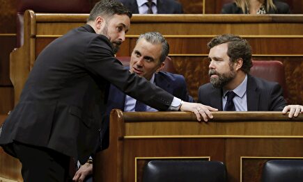 Los diputados de Vox Santiago Abascal, Javier Ortega Smith e Iván Espinosa de los Monteros, esta semana, en el Congreso de los Diputados. | EFE