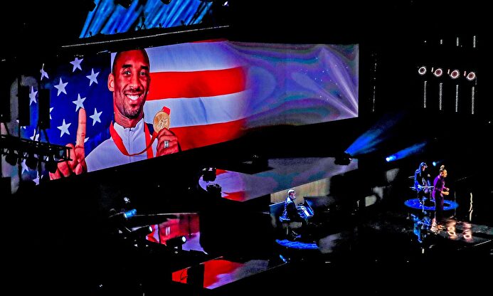 Homenaje a Kobe Bryant en los prolegómenos del All Star Game de Chicago. | EFE