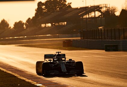 Lewis Hamilton, durante la sesión vespertina del primer día de test de pretemporada. | EFE