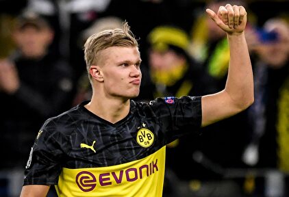 Erling Haaland celebra uno de sus dos goles al París Saint-Germain. | EFE