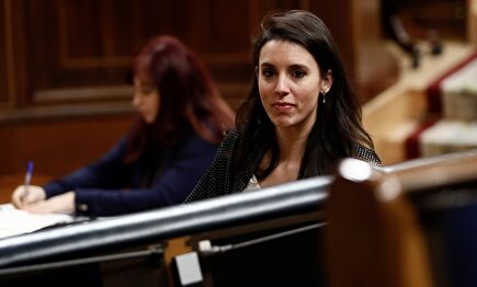 Montero en el Congreso | EFE