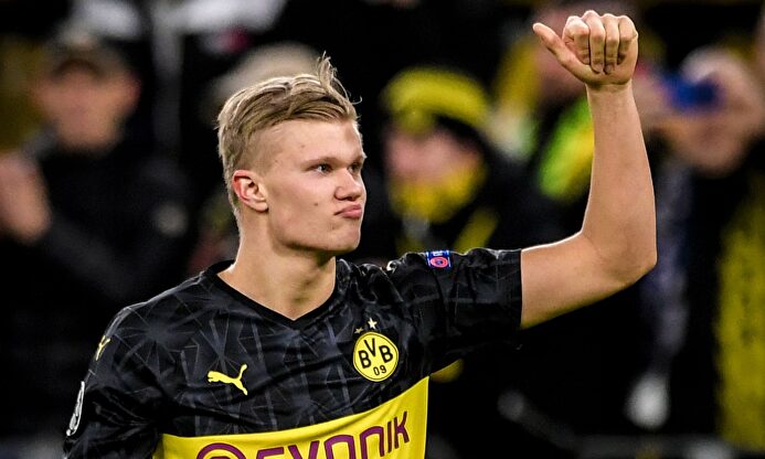 Erling Haaland celebra uno de sus dos goles al París Saint-Germain. | EFE