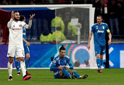 Tousart (i) celebra su gol ante la Juventus. | EFE