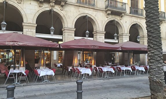 Uno de los restaurantes afectados por la estratosférica tasa (Plaza Real, Barcelona) | LD