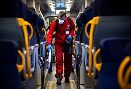 Desinfección de un vagón en Milán | EFE