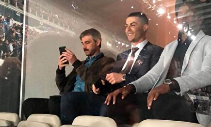 Cristiano Ronaldo, en un palco del Bernabéu para presenciar el Clásico entre Real Madrid y Barcelona. | Twitter