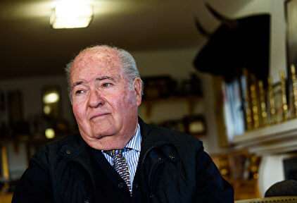 Victoriano del Río, ganadero de bravo, en su finca de Guadalix de la Sierra. | David Alonso Rincón