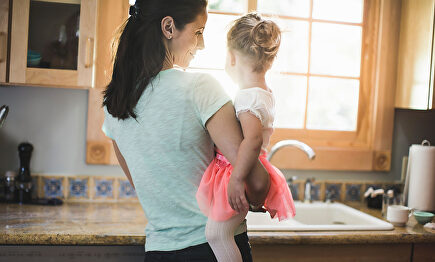 Una madre y sus hija | Alamy