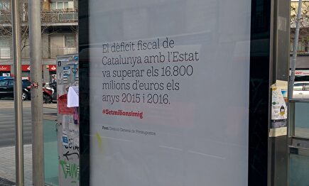 Publicidad separatista en una marquesina de Barcelona. | Libertad Digital