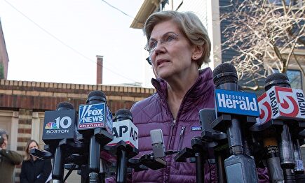 Elizabeth Warren hizo el anuncio en su casa en Cambridge, Massachusetts. | EFE