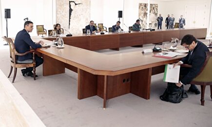 Pedro Sánchez, este martes, en la reunión diaria del Comité de Gestión del Coronavirus. | EFE
