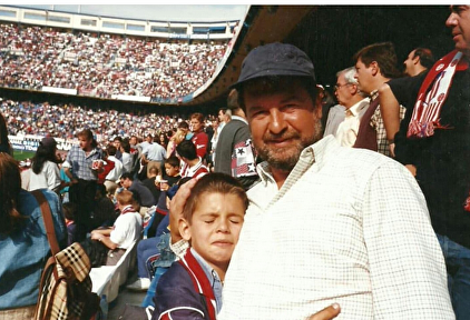 Morata junto a su padre en el Calderón. | Instagram