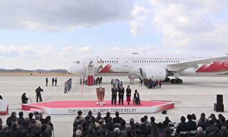 En plena pandemia por el coronavirus la antorcha olímpica llega a Japón