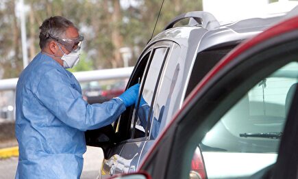 Prueba de coronavirus en el hospital de Vigo. | EFE