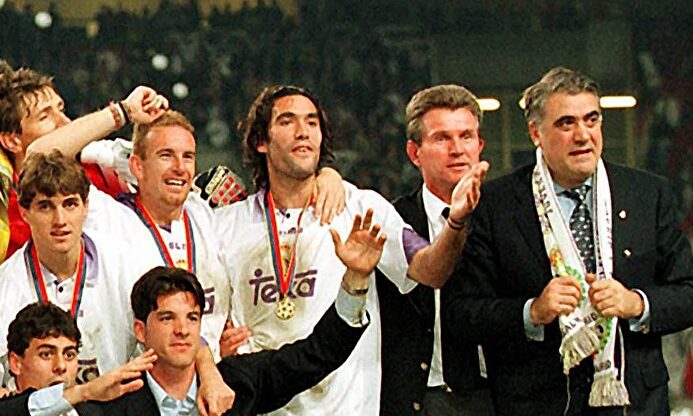 Lorenzo Sanz y los jugadores del Real Madrid aquel imborrable 20 de mayo de 1998, el día de la Séptima. | Cordon Press